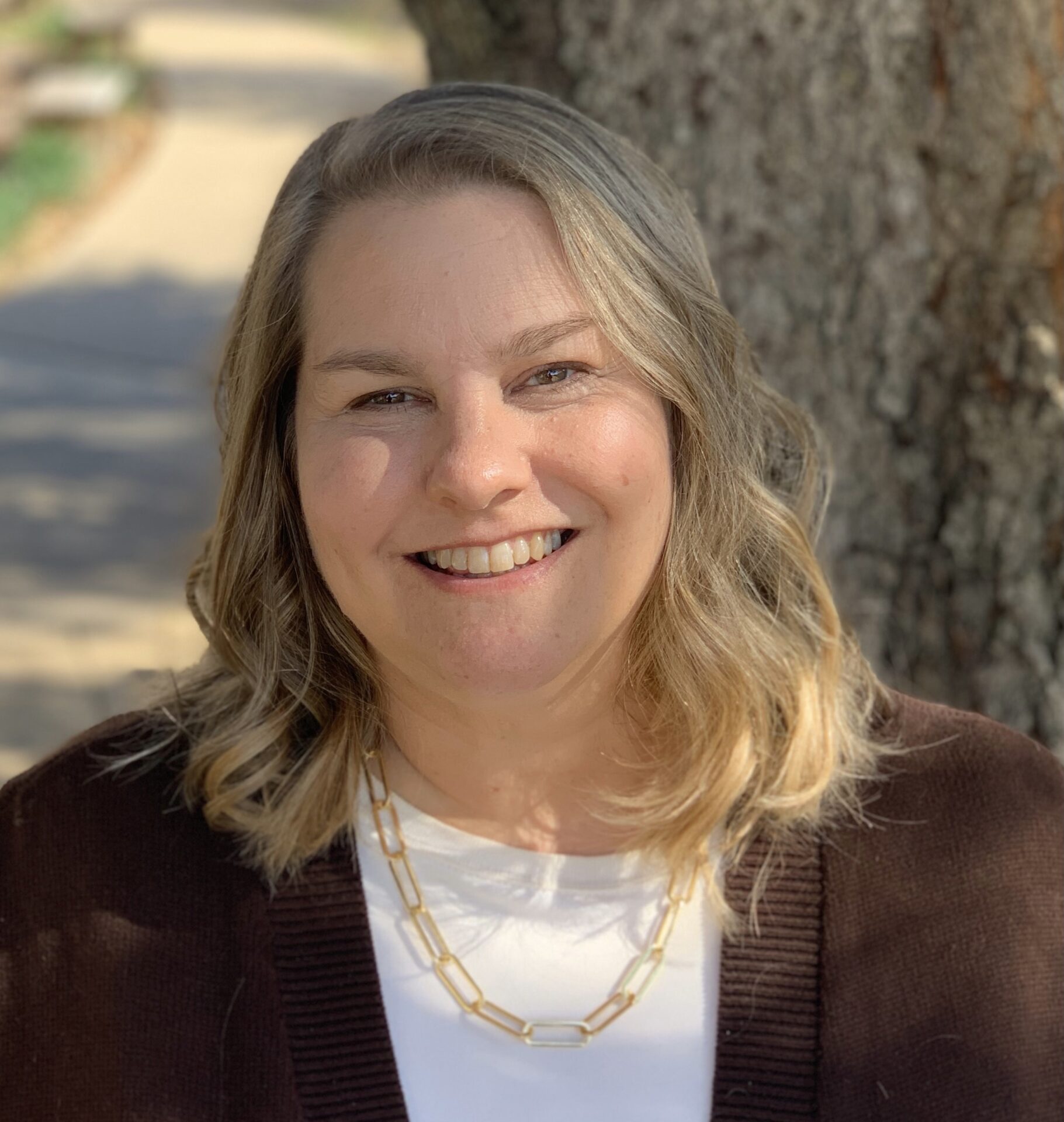 headshot: Cindy Bronson